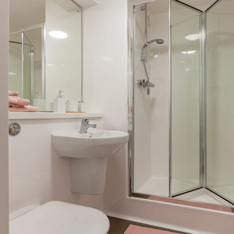 Standard En Suite - Image 6